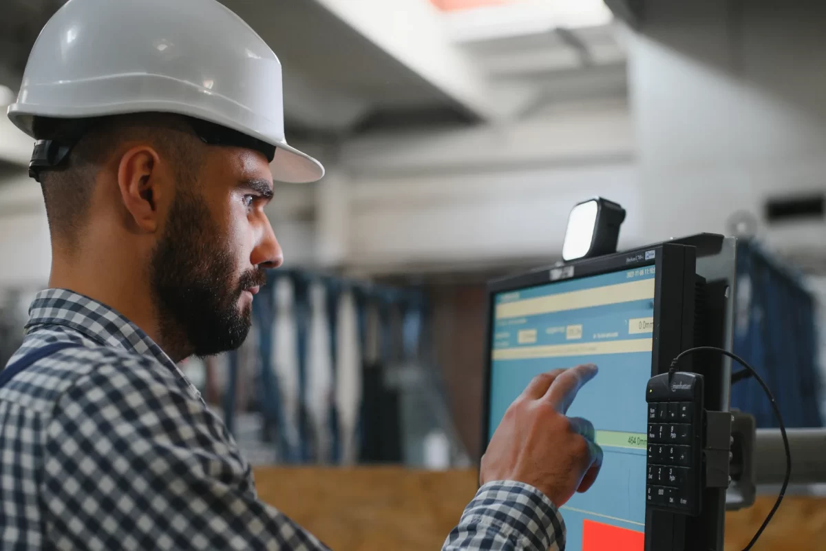 Real-Time Data Transforms Decision Making on the Factory Floor Image
